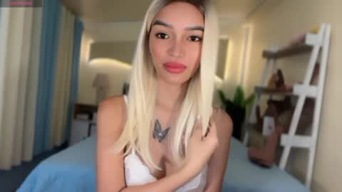 Snapshot of _agatha69_ chatting on October 19, 1:09 am agatha online show from October 19, 1:09 am