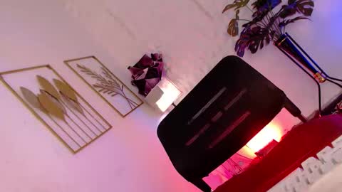 Snapshot of _caroline69 chatting on October 18, 7:12 am Caroline online show from October 18, 7:12 am