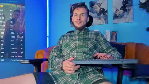 Snapshot of _hairybeard_ chatting on October 14, 5:41 am Mathews online show from October 14, 5:41 am