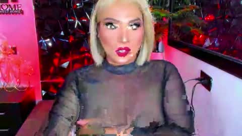 _natashacooper_ online show from April 5, 6:39 pm