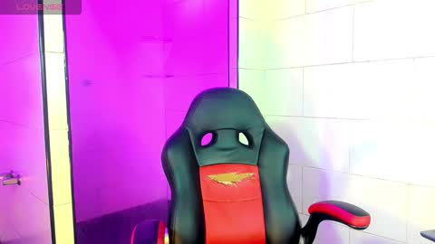 Nicky  Please help me with your thumbs up its importan online show from March 9, 2:26 am