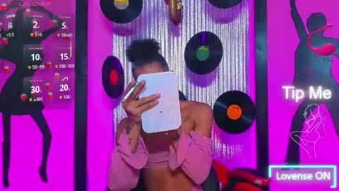 Nicky  Please help me with your thumbs up its importan online show from March 15, 10:46 pm