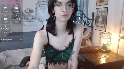Snapshot of _ravencoxx_ chatting on September 14, 9:08 pm Raven online show from September 14, 9:08 pm
