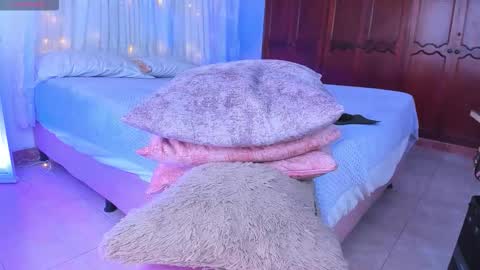 Shsntal online show from October 25, 2:56 pm