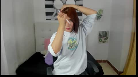 Snapshot of _sofia_agudelo chatting on October 18, 2:53 pm Sofia online show from October 18, 2:53 pm