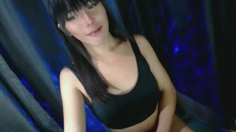 Snapshot of _suckandcum69 chatting on December 25, 6:09 pm Eilachloe online show from December 25, 6:09 pm