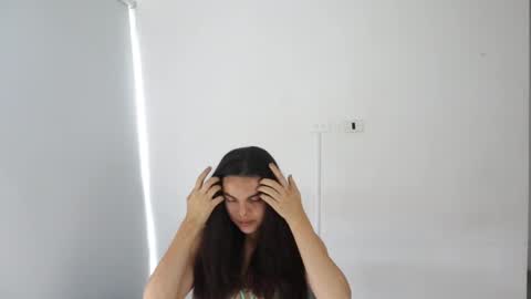 Anastasia Vahos online show from February 1, 6:40 pm