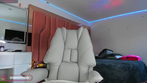 Snapshot of _veenus chatting on October 17, 9:29 pm stephany online show from October 17, 9:29 pm