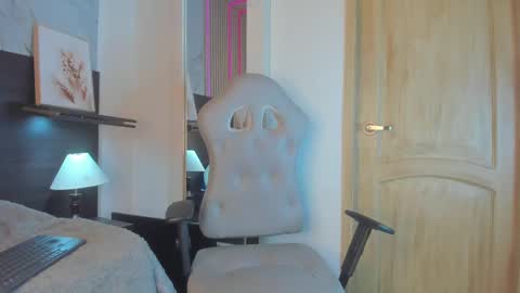 alejandra online show from March 11, 2:10 am