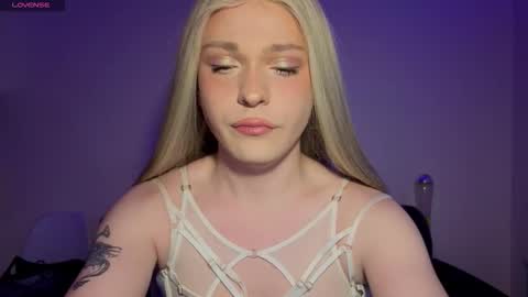 ALENA  INDEPENDENT MODEL online show from March 27, 4:26 am