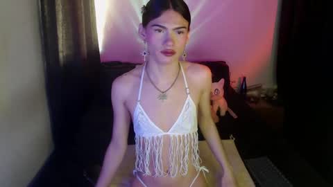 alice_m00nn online show from January 13, 1:49 pm