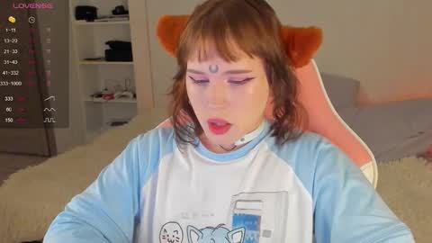 Snapshot of alice_moonshard chatting on October 12, 1:13 pm Alice online show from October 12, 1:13 pm