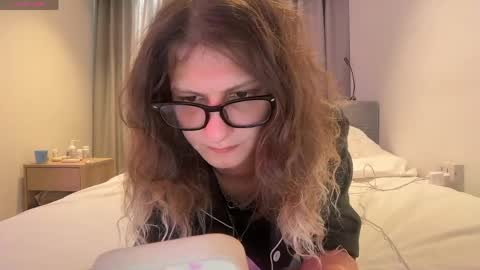 AlicePinkhead online show from April 10, 9:15 am