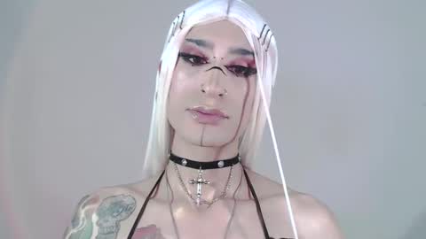 Snapshot of alienexxx chatting on January 29, 1:58 am online show from January 29, 1:58 am