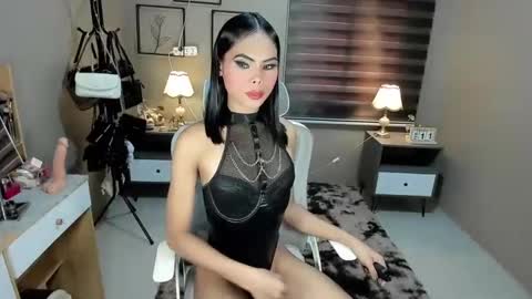Snapshot of aliyah_bucks chatting on February 13, 6:08 am hello your lovely ALIYAH online show from February 13, 6:08 am