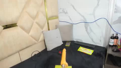 allison_69ts online show from October 21, 7:32 am