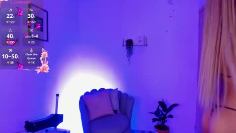 Snapshot of allison_alahia chatting on February 18, 6:49 pm Allison online show from February 18, 6:49 pm