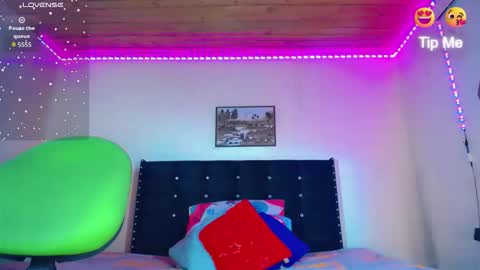 alondragill_ online show from March 20, 9:49 pm