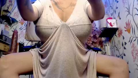 SARAHEYHEYHUGECOCK online show from December 22, 2:27 am