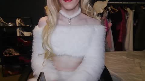 Snapshot of amaliecd chatting on January 23, 9:50 pm Amalie online show from January 23, 9:50 pm