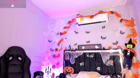 Snapshot of amber_18x chatting on October 18, 1:04 pm Cody amber online show from October 18, 1:04 pm