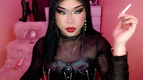 Snapshot of amiadoll chatting on October 12, 2:08 pm Queen Mireska online show from October 12, 2:08 pm