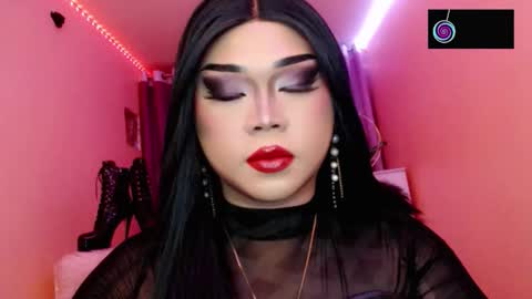 Snapshot of amiadoll chatting on October 18, 3:04 pm Queen Mireska online show from October 18, 3:04 pm