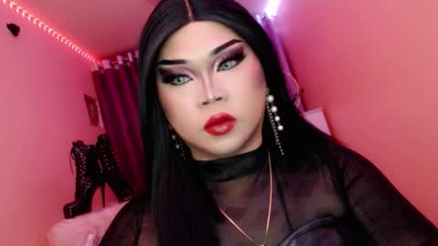 Snapshot of amiadoll chatting on October 19, 3:15 pm Queen Mireska online show from October 19, 3:15 pm