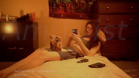 amituist online show from March 3, 1:01 am