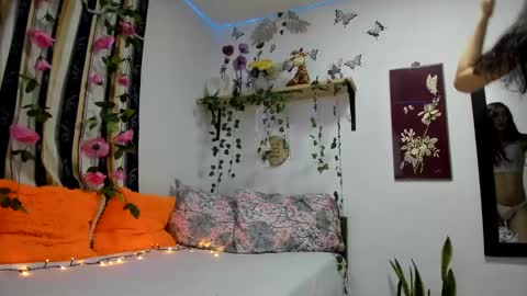 Snapshot of anasttaciia_21 chatting on December 22, 11:42 pm Independent online show from December 22, 11:42 pm