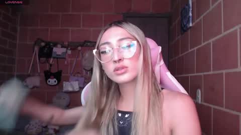 Andrea  online show from May 26, 4:15 pm