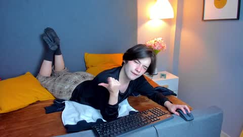 Snapshot of angel_shiny chatting on December 23, 3:40 am Angel online show from December 23, 3:40 am