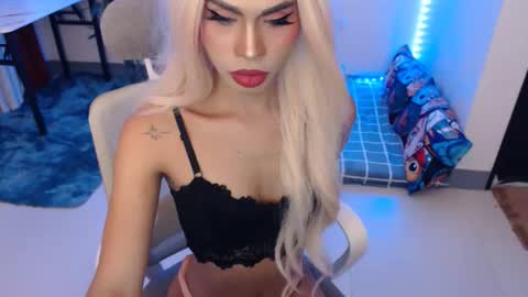 DIVINE ANGEL online show from April 1, 1:29 am