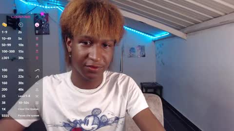Snapshot of angell_dustt chatting on December 3, 5:59 am Danielle online show from December 3, 5:59 am
