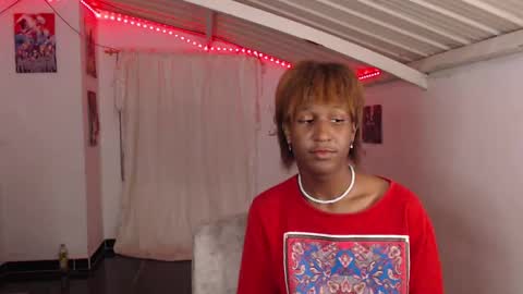 Snapshot of angell_dustt chatting on December 20, 5:57 am Danielle online show from December 20, 5:57 am
