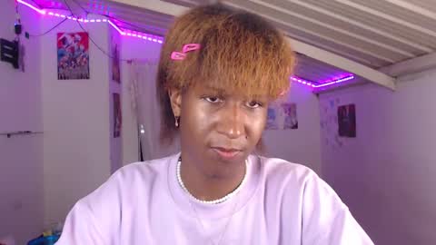 Snapshot of angell_dustt chatting on December 22, 7:22 am Danielle online show from December 22, 7:22 am