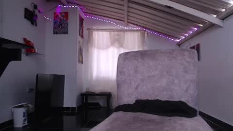 Snapshot of angell_dustt chatting on February 25, 4:10 pm Danielle online show from February 25, 4:10 pm