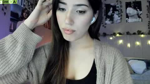 Snapshot of anisa_sweet chatting on October 12, 9:01 am Anisa Moan from LovenseWet from Tip MenuOpen for Private online show from October 12, 9:01 am