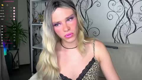 anjalin_sososok online show from June 3, 4:03 am
