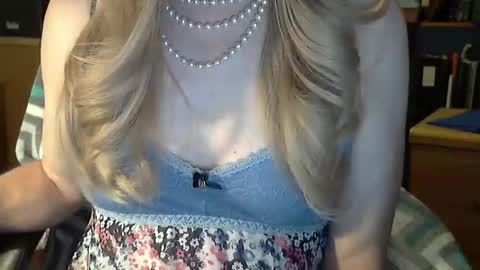 anniegurl online show from November 2, 9:29 am