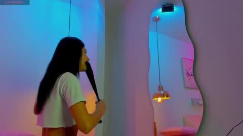 aria_millers1 online show from April 17, 10:51 am