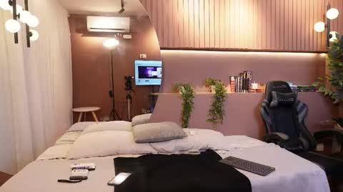 Snapshot of ariaa_isabell chatting on September 23, 6:58 pm Ariaa online show from September 23, 6:58 pm