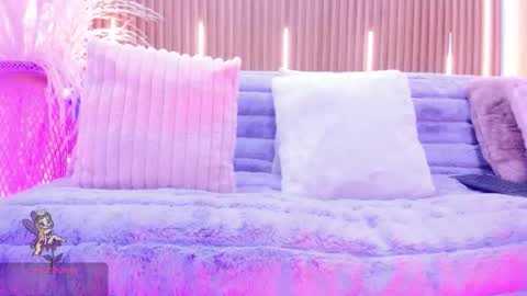 Ari  online show from November 18, 1:00 pm