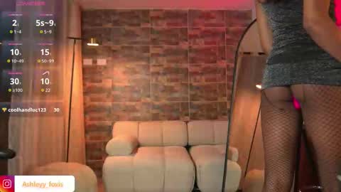 Snapshot of ashleyyfox_ chatting on September 16, 11:31 pm Ashley Fox online show from September 16, 11:31 pm