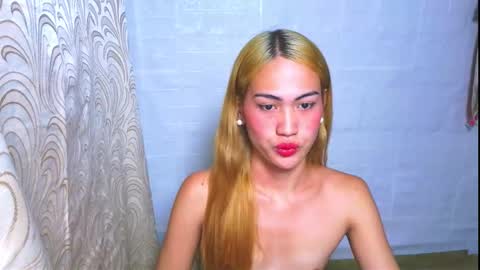 LOVELY LORAINE online show from October 3, 2:55 am