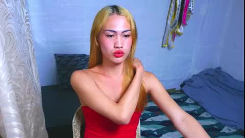 LOVELY LORAINE online show from October 7, 4:30 pm