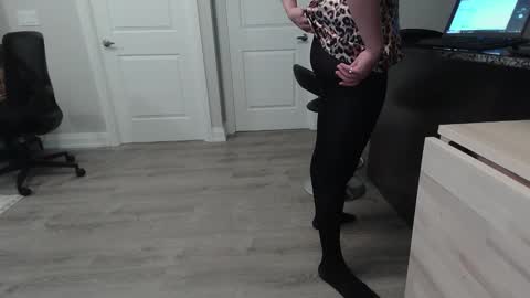 Snapshot of assloveman25 chatting on December 17, 7:26 pm Linda online show from December 17, 7:26 pm