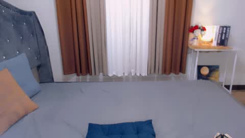 Snapshot of ava_lux chatting on December 17, 2:23 am Ava online show from December 17, 2:23 am