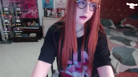 Snapshot of avril2809 chatting on October 12, 2:36 am Abril online show from October 12, 2:36 am