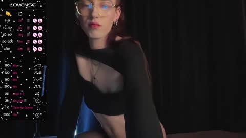 Snapshot of avril_pearly_ chatting on March 3, 7:56 pm avril_pearly_ online show from March 3, 7:56 pm